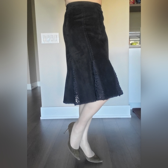 ๐ HOST PICK ๐ Danier Suede A-line Skirt - Picture 11 of 17